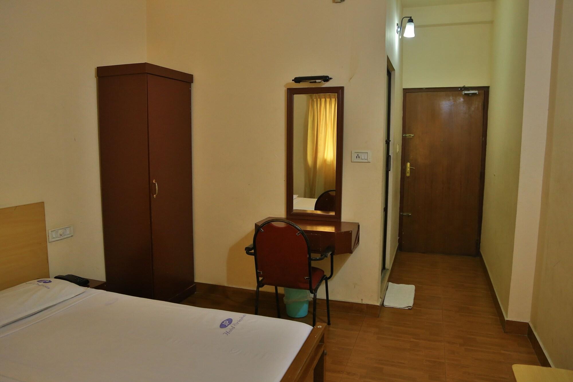 Hotel Srinivas Kochi Buitenkant foto