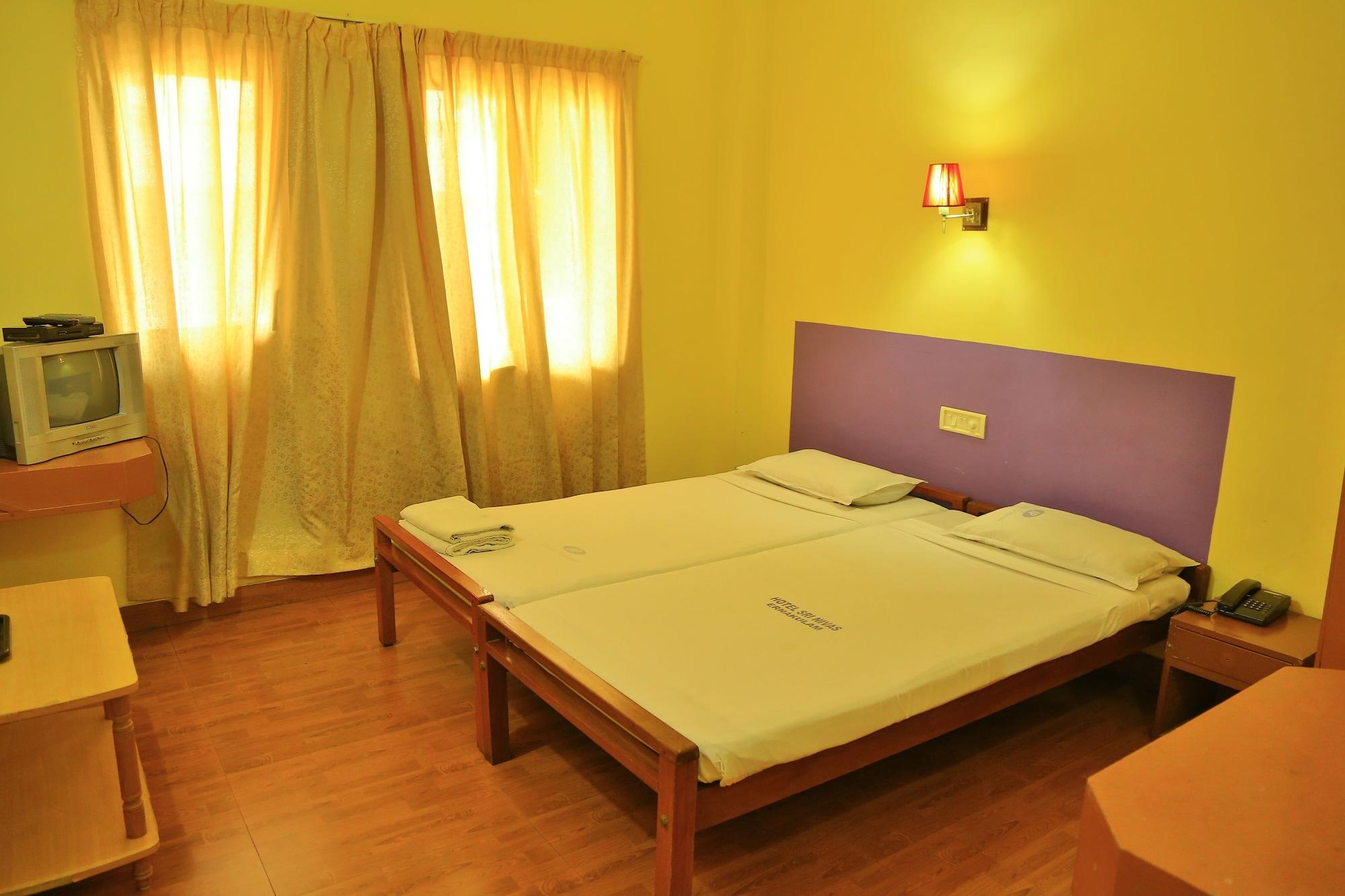 Hotel Srinivas Kochi Buitenkant foto