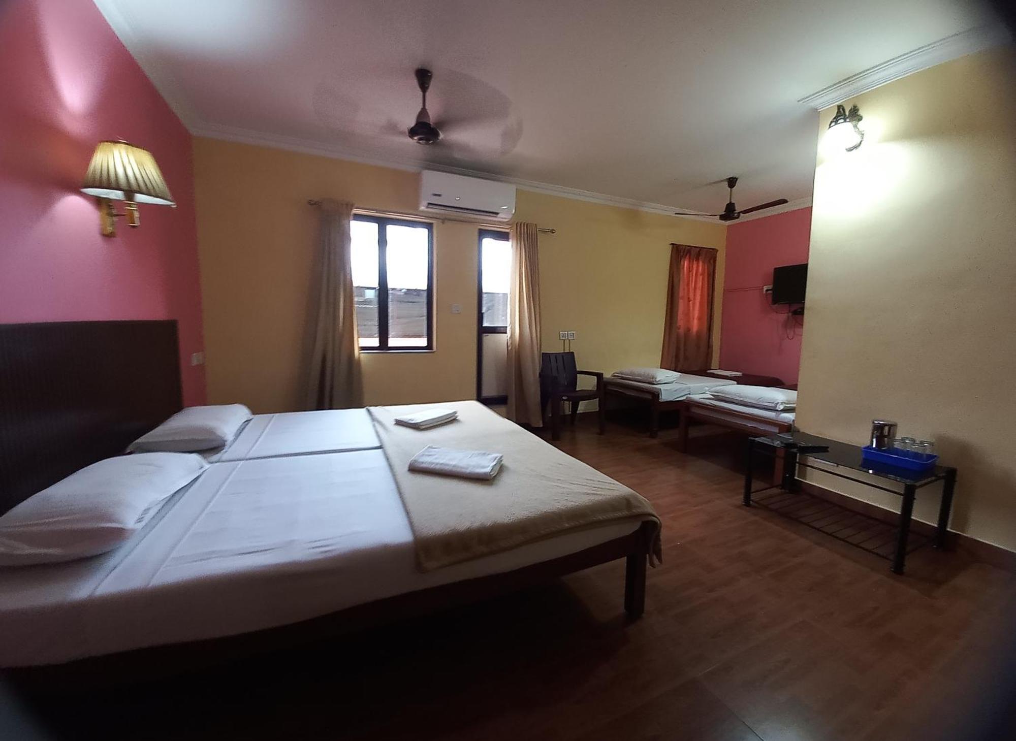 Hotel Srinivas Kochi Buitenkant foto