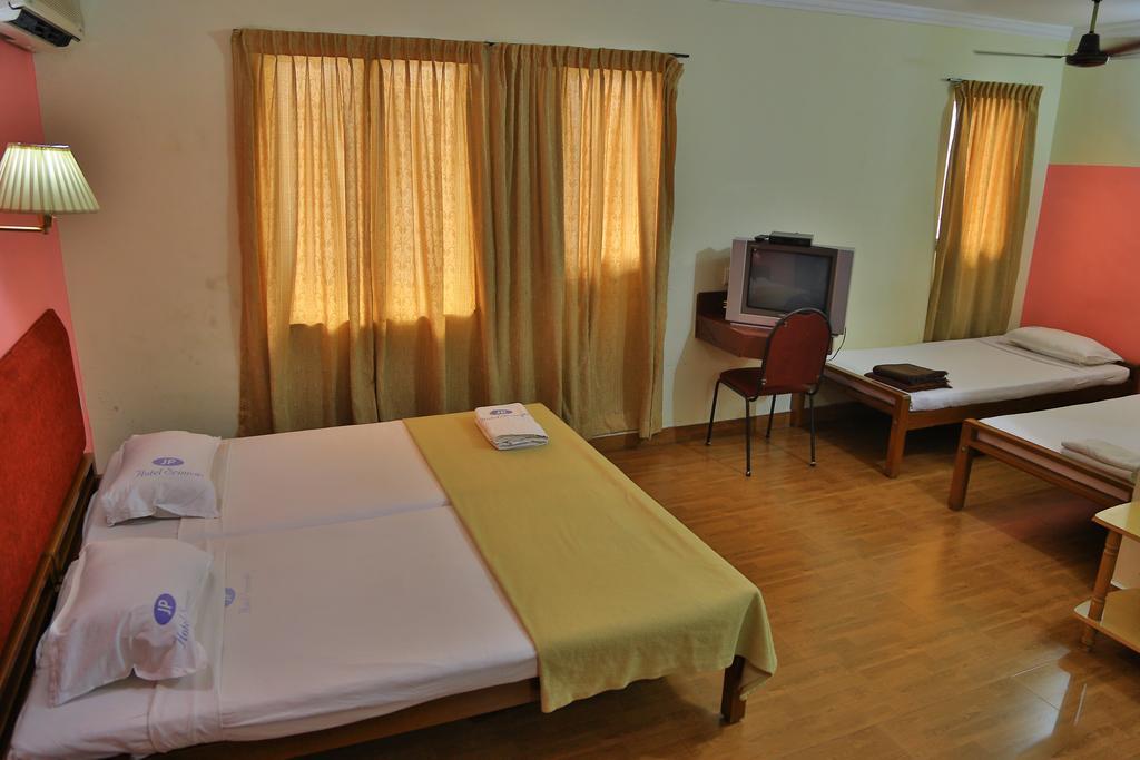 Hotel Srinivas Kochi Buitenkant foto