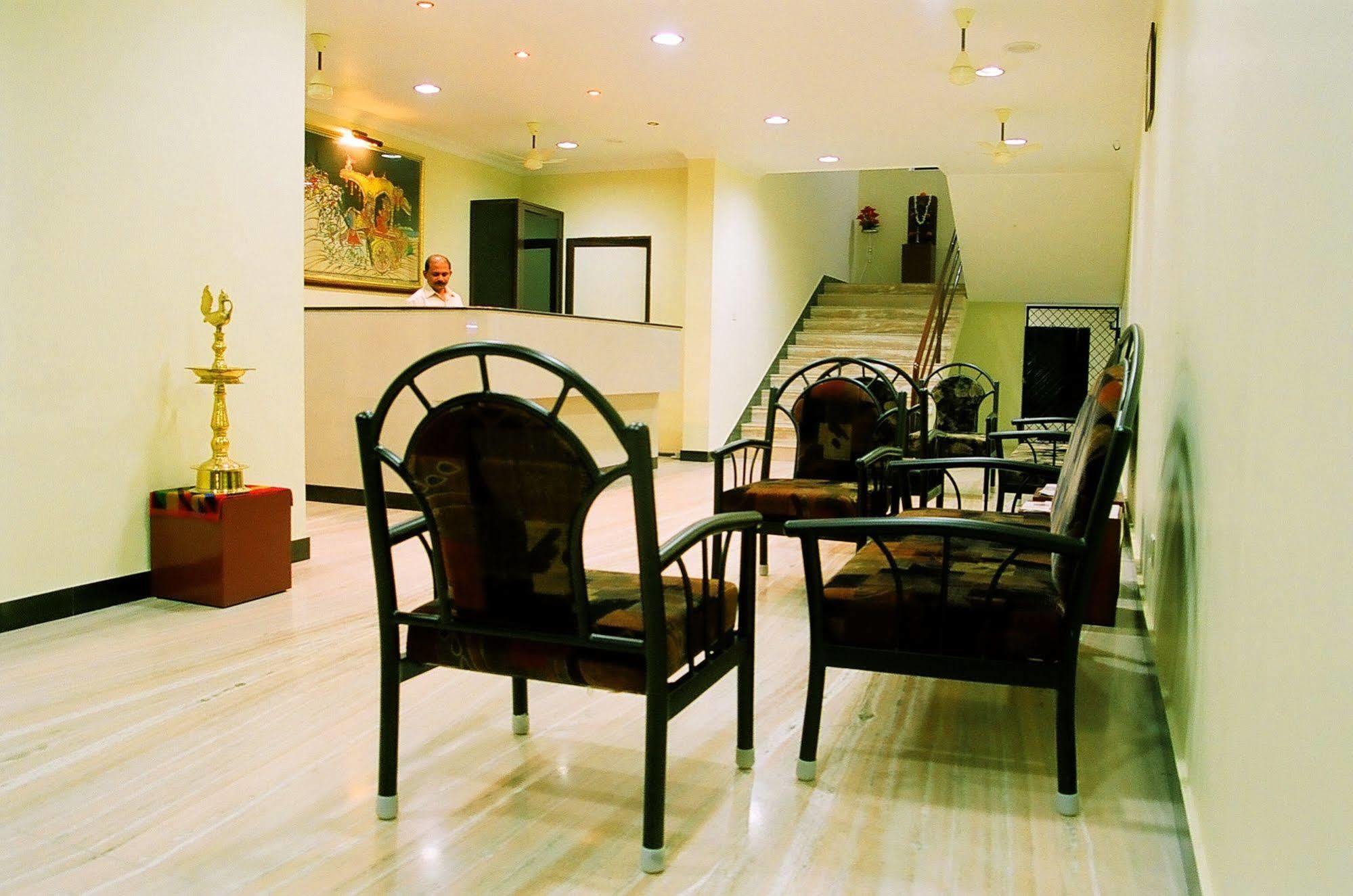 Hotel Srinivas Kochi Buitenkant foto