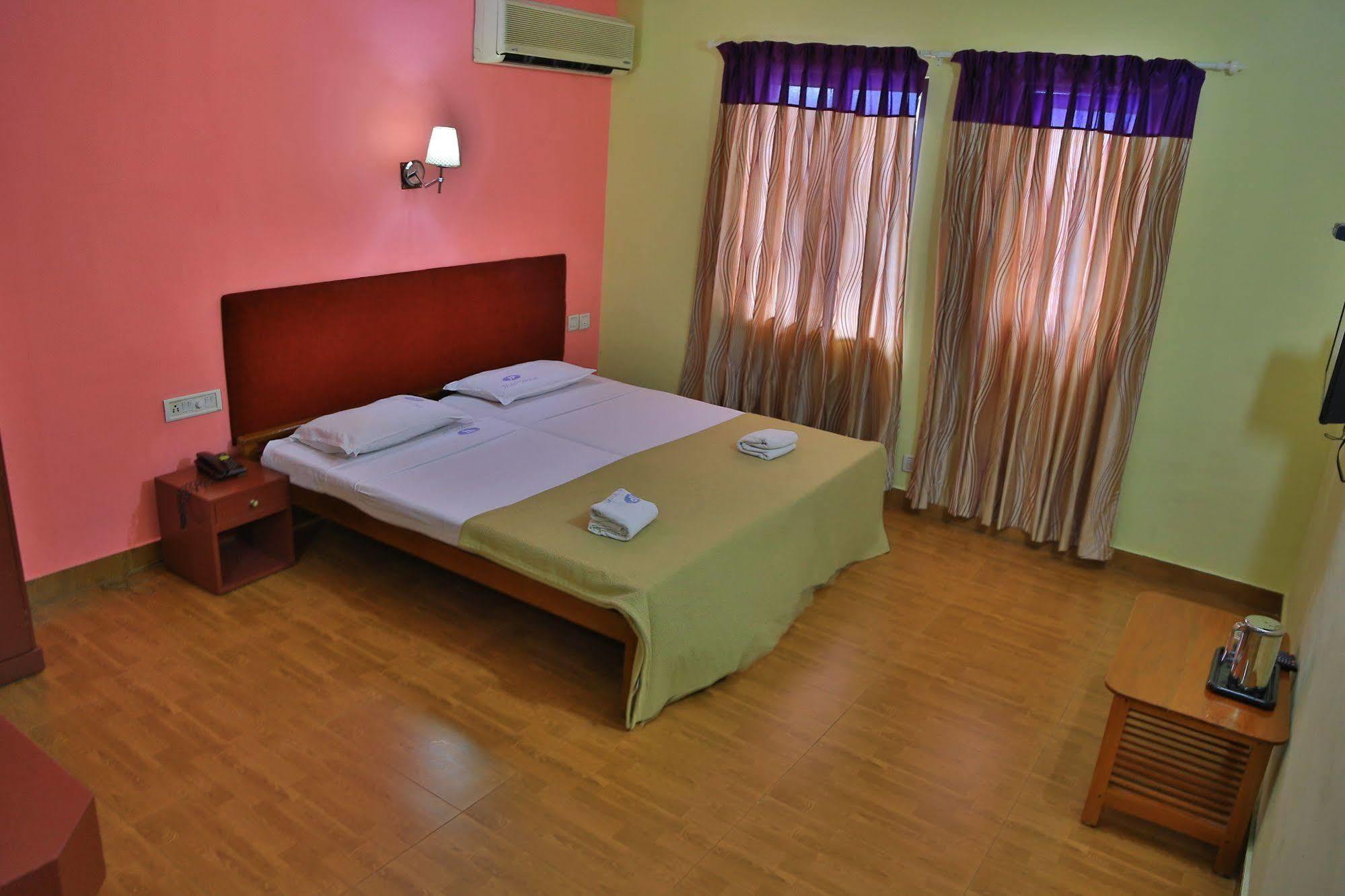 Hotel Srinivas Kochi Buitenkant foto