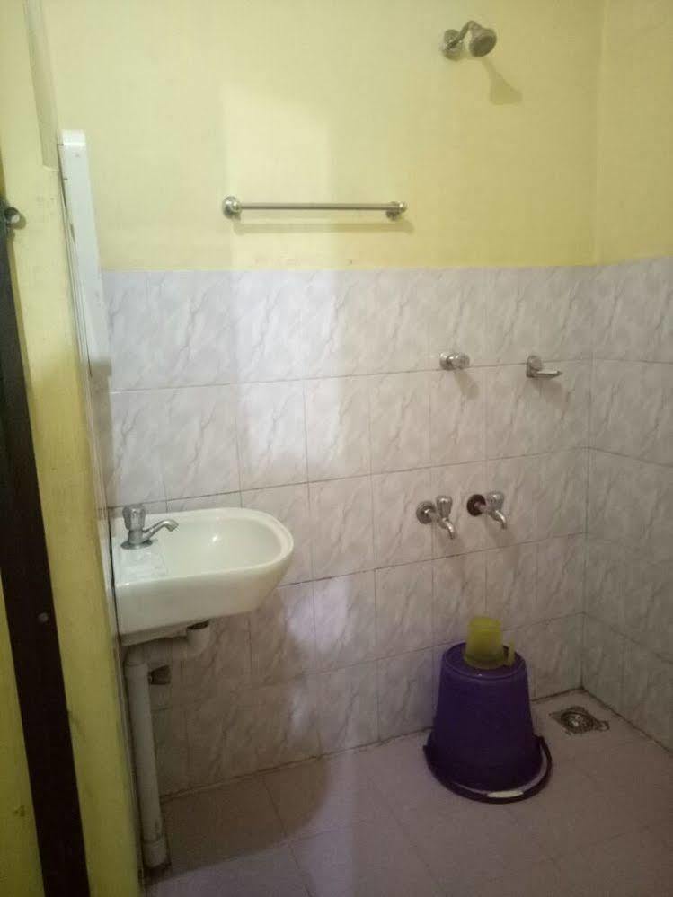Hotel Srinivas Kochi Buitenkant foto