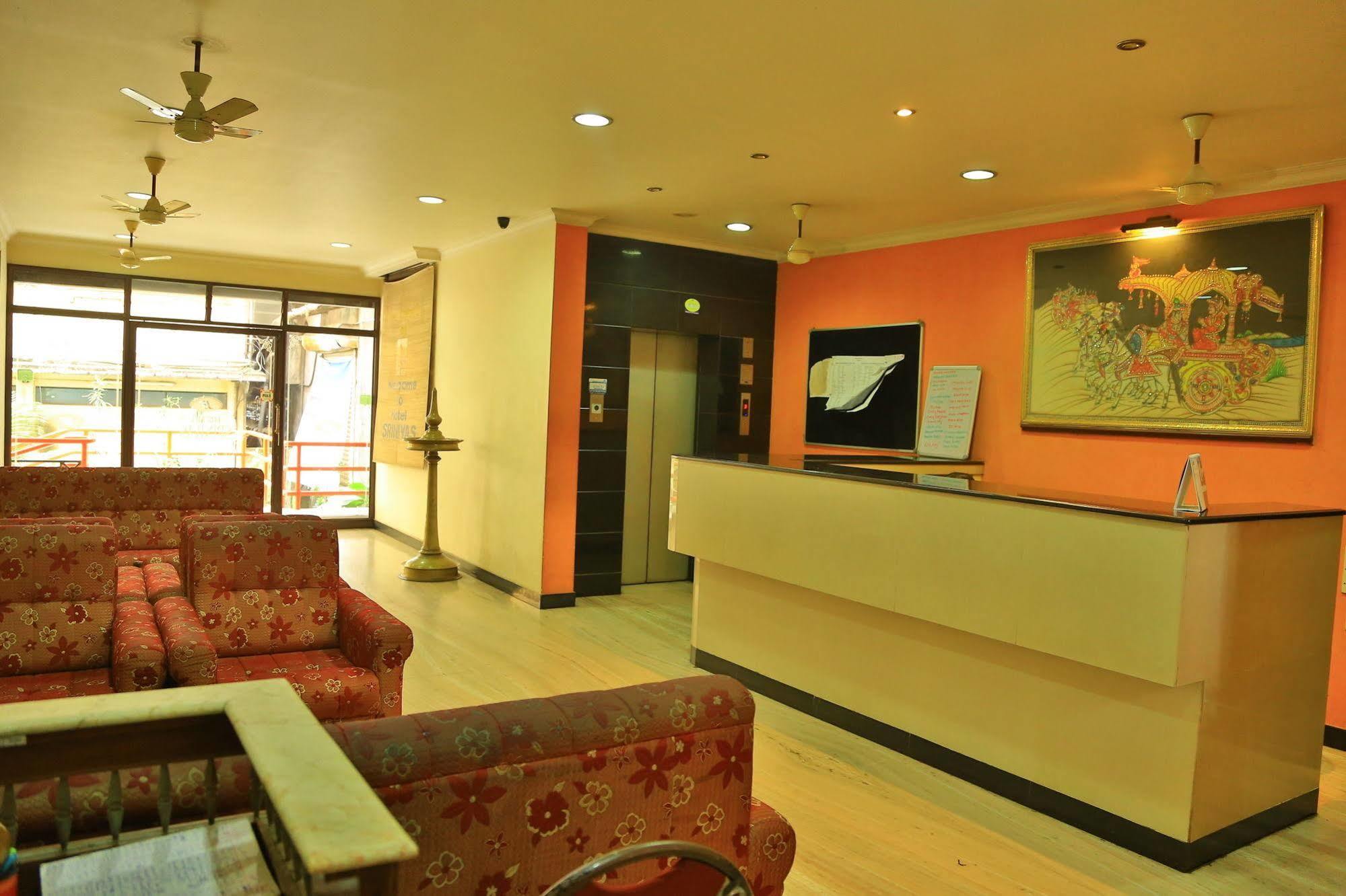 Hotel Srinivas Kochi Buitenkant foto