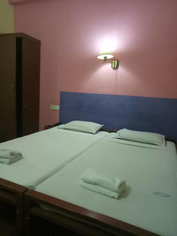Hotel Srinivas Kochi Buitenkant foto