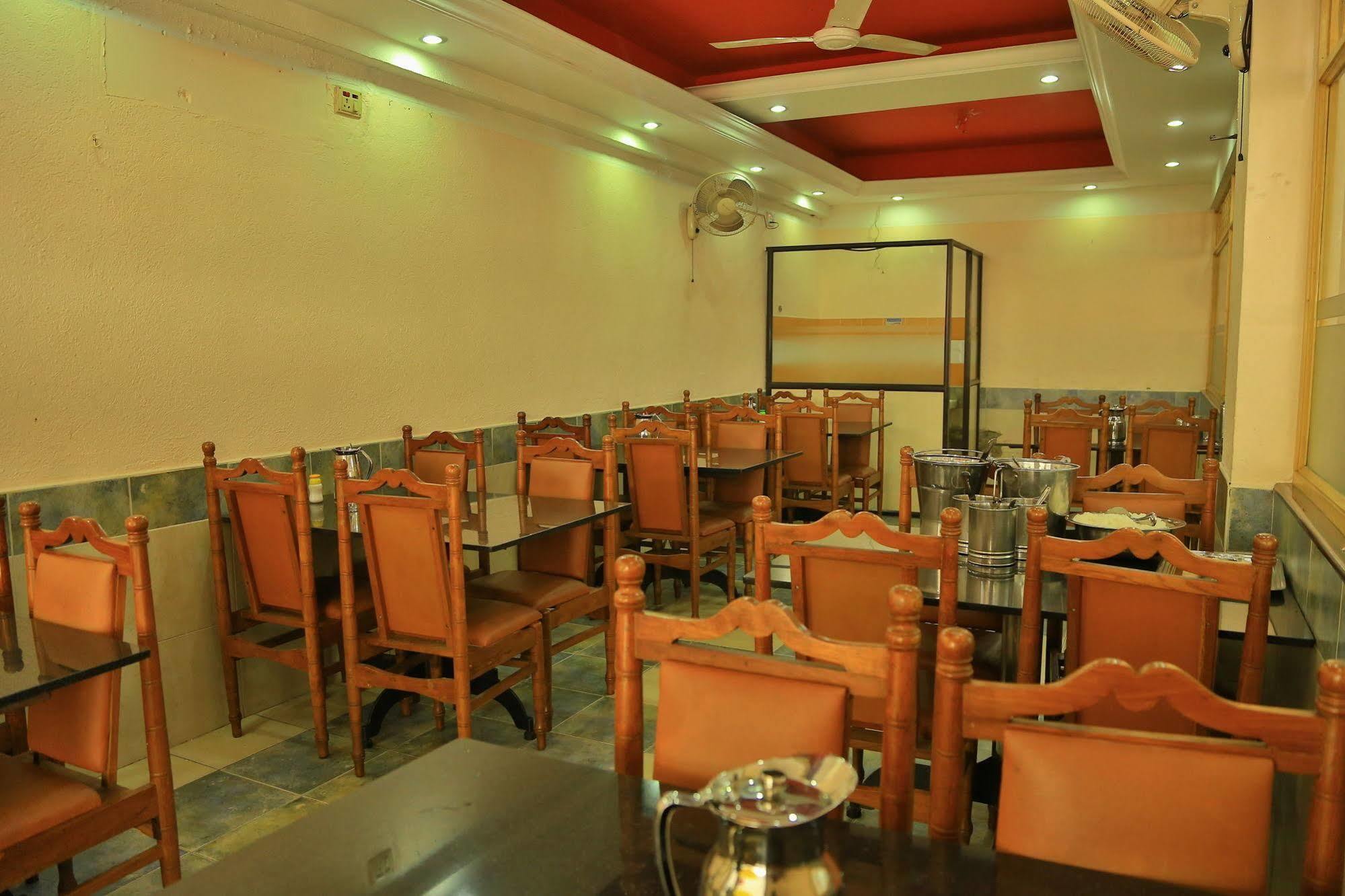 Hotel Srinivas Kochi Buitenkant foto