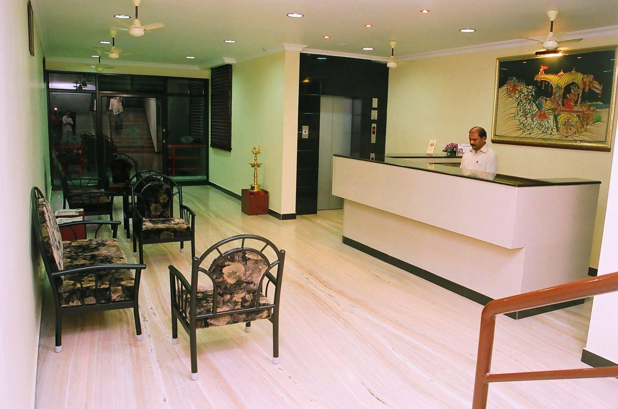 Hotel Srinivas Kochi Buitenkant foto