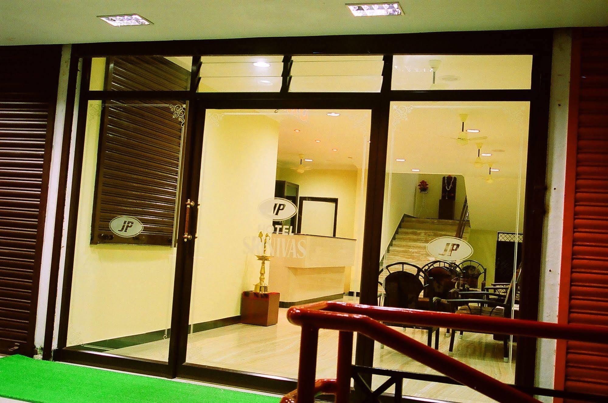 Hotel Srinivas Kochi Buitenkant foto