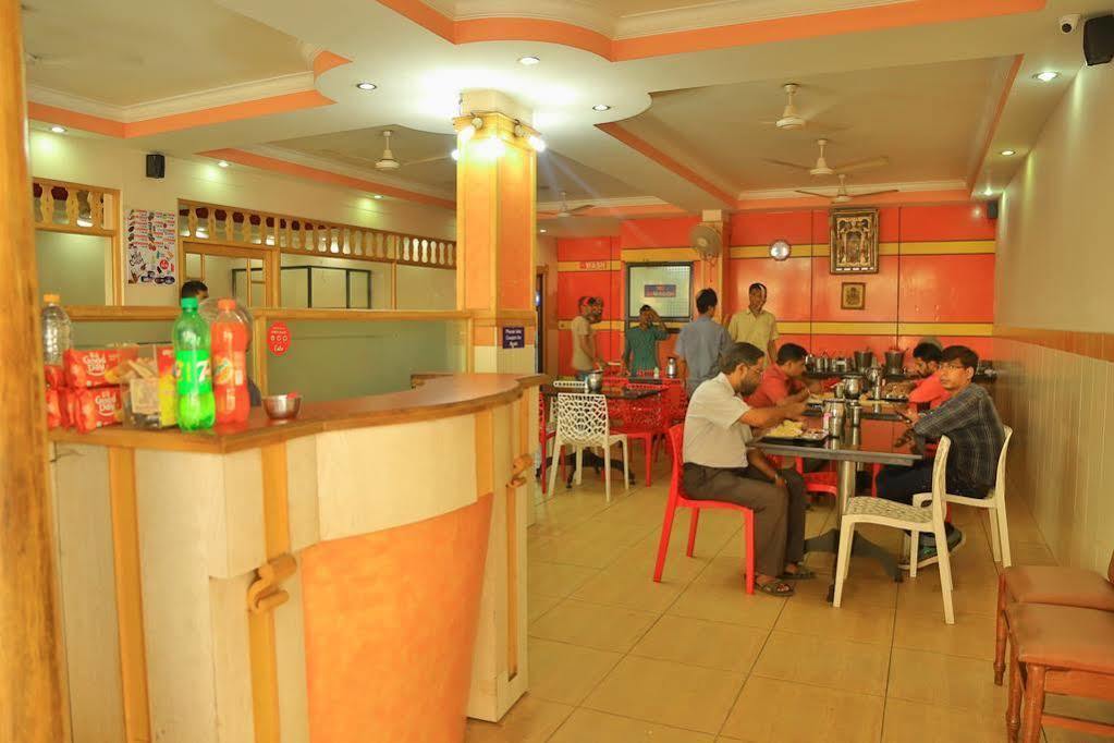Hotel Srinivas Kochi Buitenkant foto