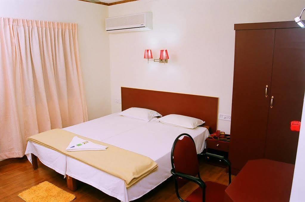 Hotel Srinivas Kochi Buitenkant foto
